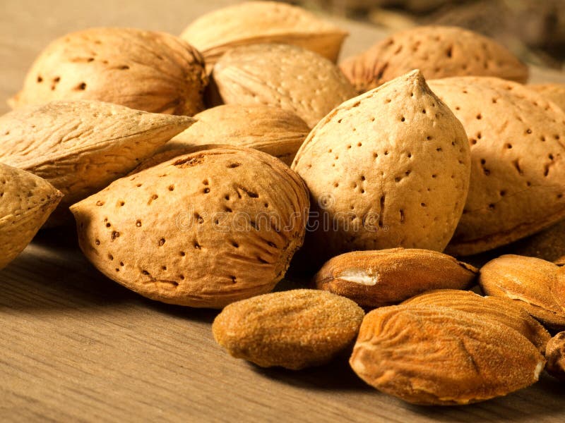 Raw Unshelled Almonds